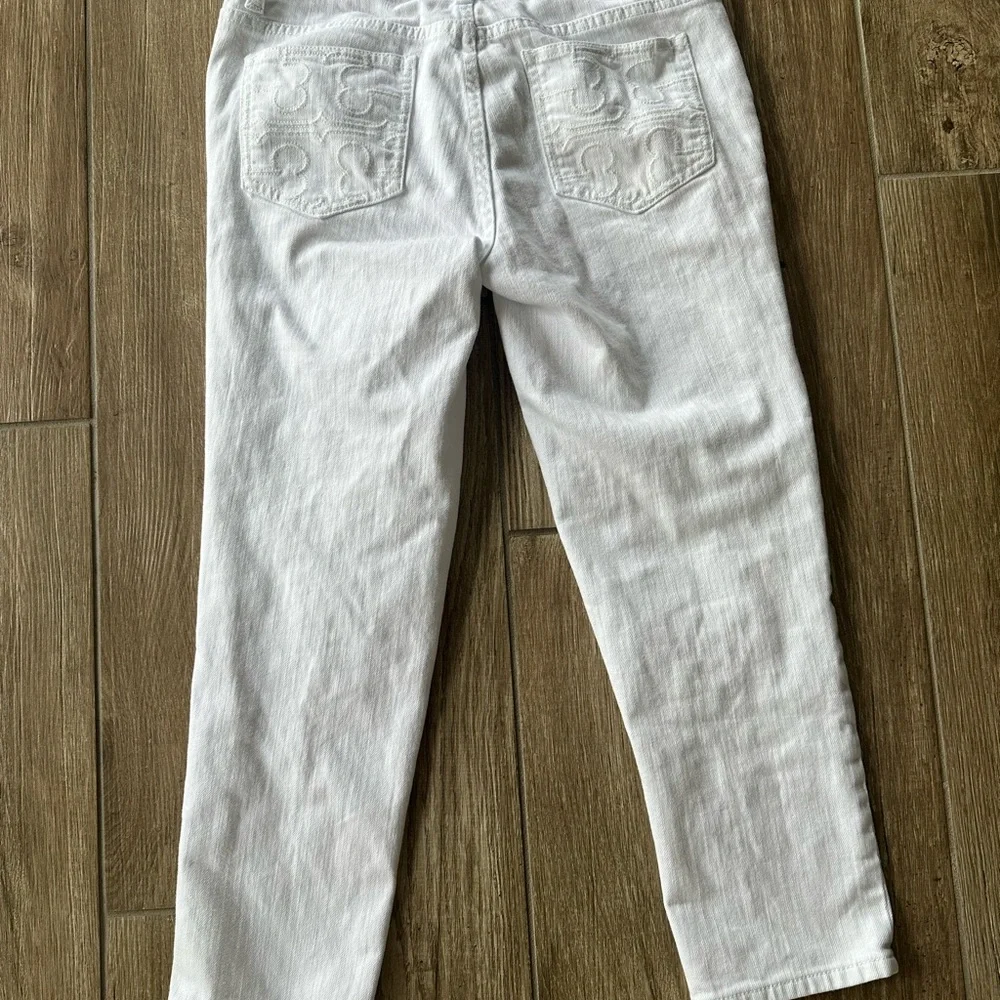 Tory Burch White Cropped denim with Orange Logo Tag size 26